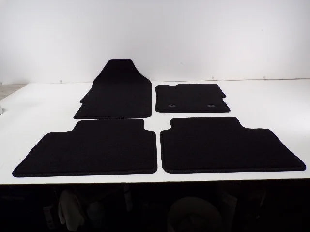 Pre-Owned 22 Ford Ranger Set of 4 *NEW* Black Cloth Floor Mats OEM LKQ (Good)