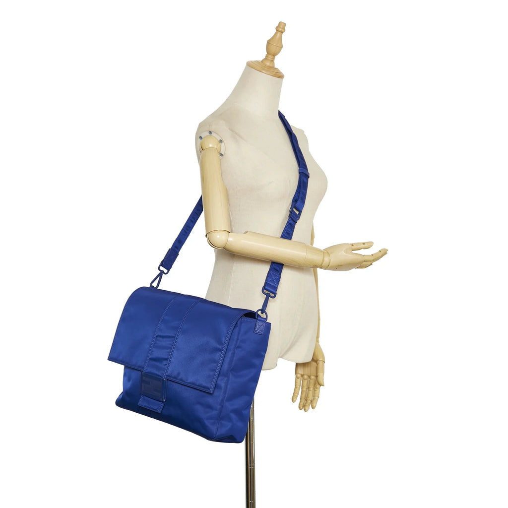 Pre-Owned Authenticated Fendi FF Lock Crossbody Nylon Fabric Blue Crossbody Bag Unisex (Good)