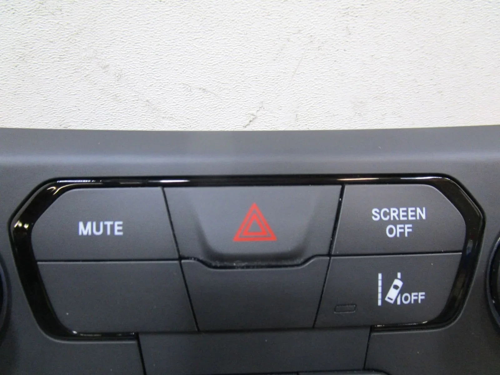 Pre-Owned 21 22 2021-2022 Jeep Renegade Heater & AC Control Panel OEM (Good)