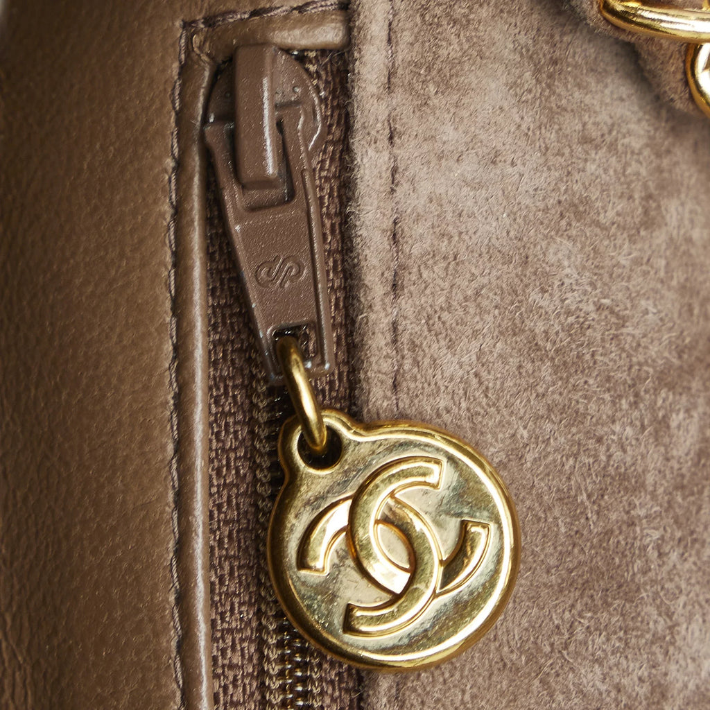 Pre-Owned Authenticated Chanel Classic Mini Square Single Flap Suede Leather Brown Crossbody Bag Unisex (Good)