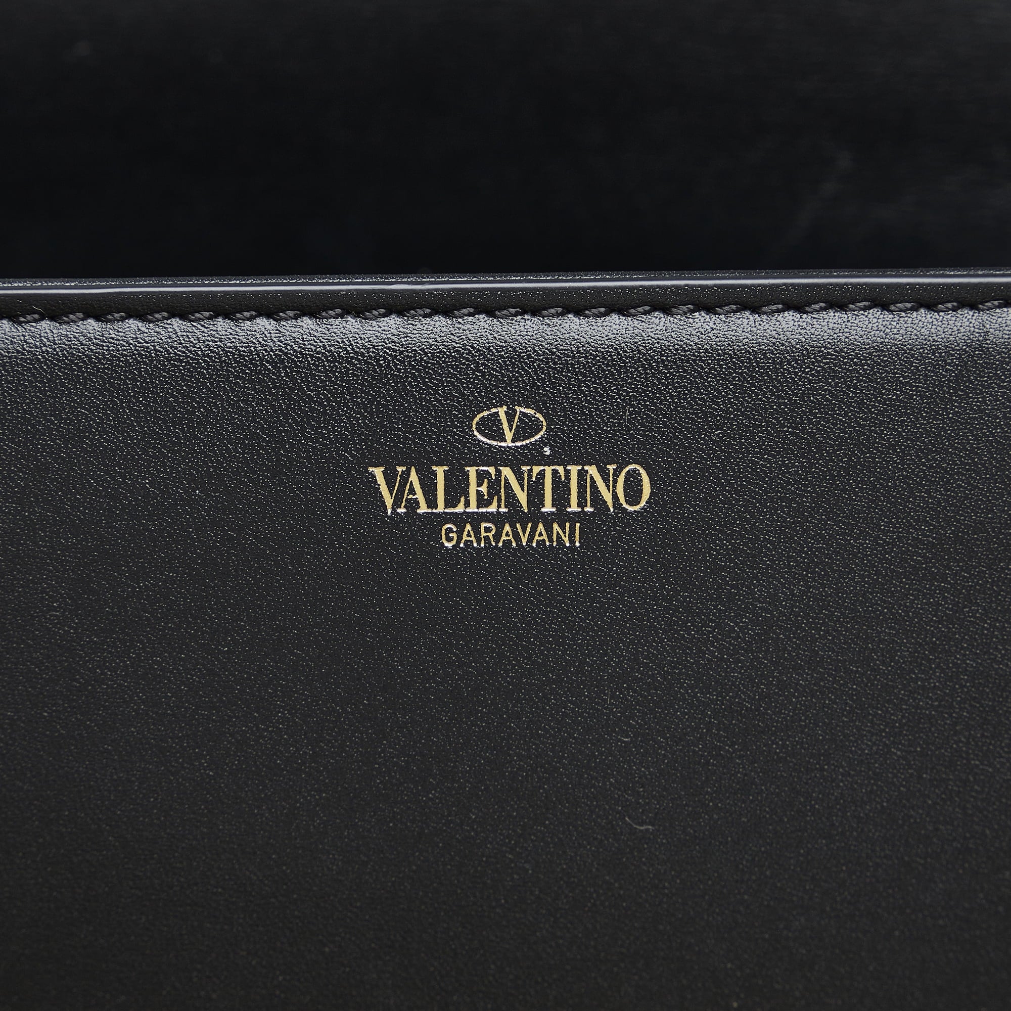 Pre-Owned Authenticated Valentino Vlogo Chain Shoulder Bag Calf Leather Black Unisex (Good)